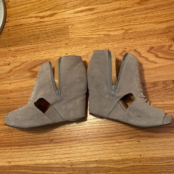 MOVING SALE~ JEFFREY CAMPBELL GREY MARY-ROKS - Picture 4 of 6